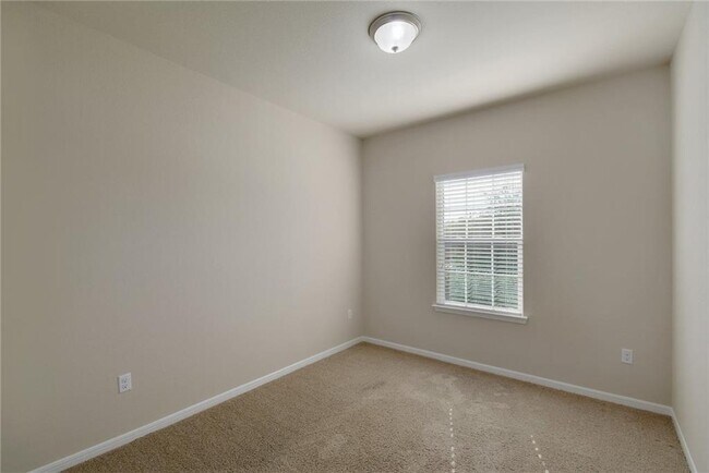 Building Photo - 613 Brashear Ln