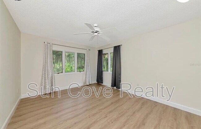 Building Photo - 4518 Ascot Cir S