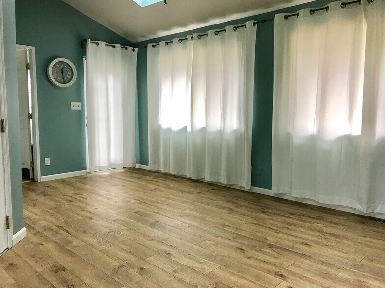 Great room - 13301 56th Ave S