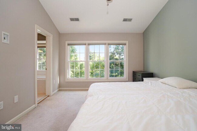 Building Photo - 2243 Journet Dr