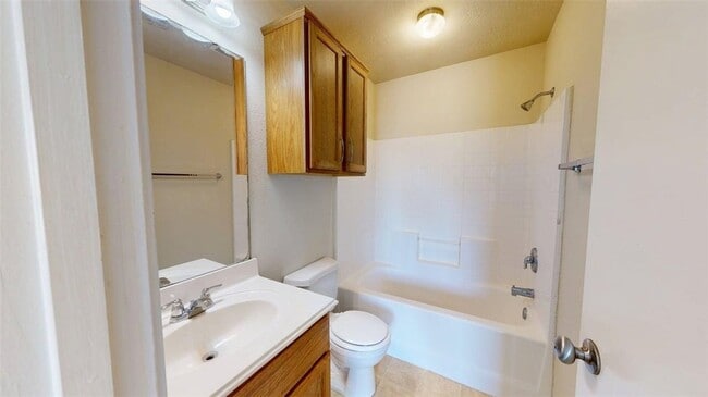 Building Photo - 4140 McFarland Dr