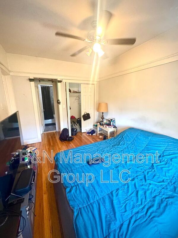 Building Photo - 1057 W Dakin St