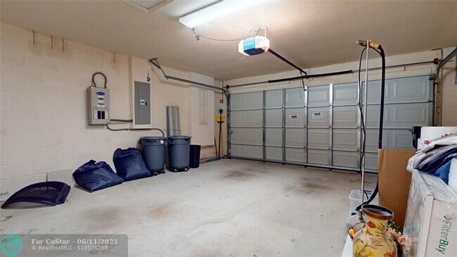 Building Photo - 1580 SW Santander Ave