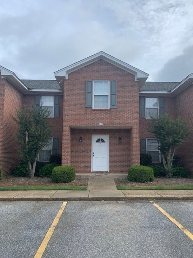 Building Photo - 1477 N Donahue Dr