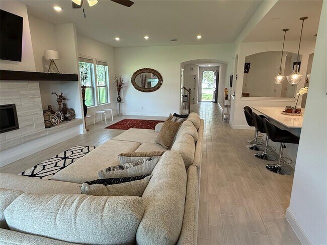 Building Photo - 5321 Texas Bluebell Dr