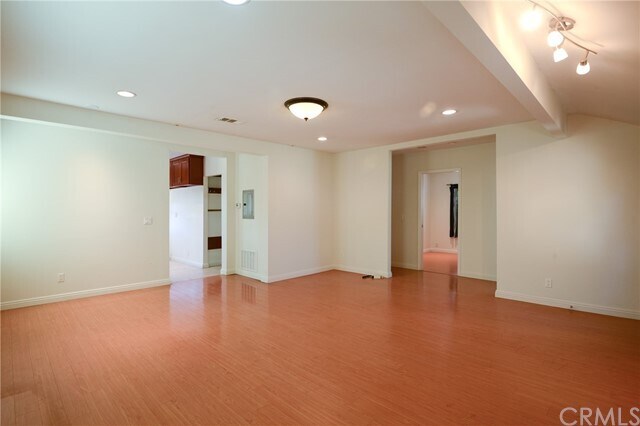 Building Photo - 327 S 7th St
