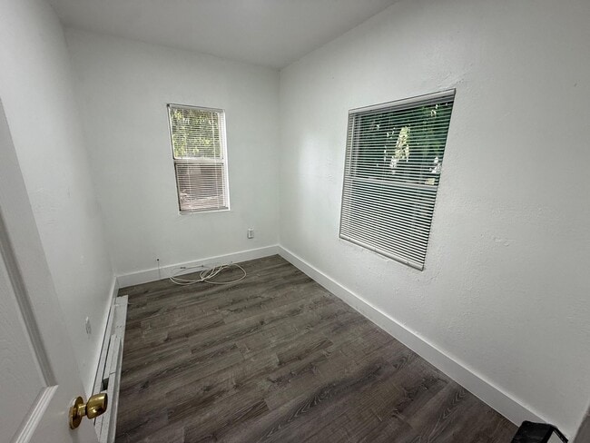 Building Photo - Remodeled 3/2 Childs Park Available Now ! Ask about move in specials!
