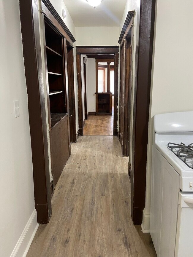 Building Photo - 622 N Trumbull Ave