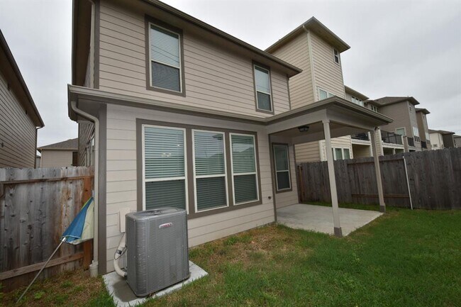 Building Photo - 8647 Cedardale Park Dr
