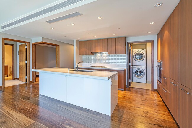 Building Photo - ONE Ala  Moana 1802 - Most Desirable Floor...