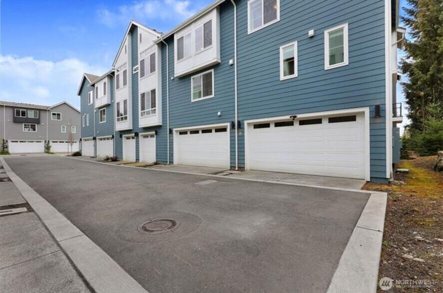 Building Photo - 6633 NE 188th Ct