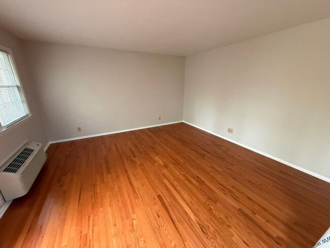 Building Photo - Duke View Apartments