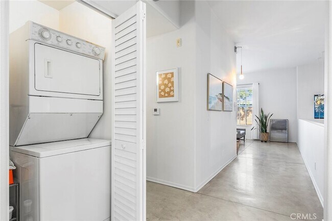 Building Photo - 210 N Spurgeon St