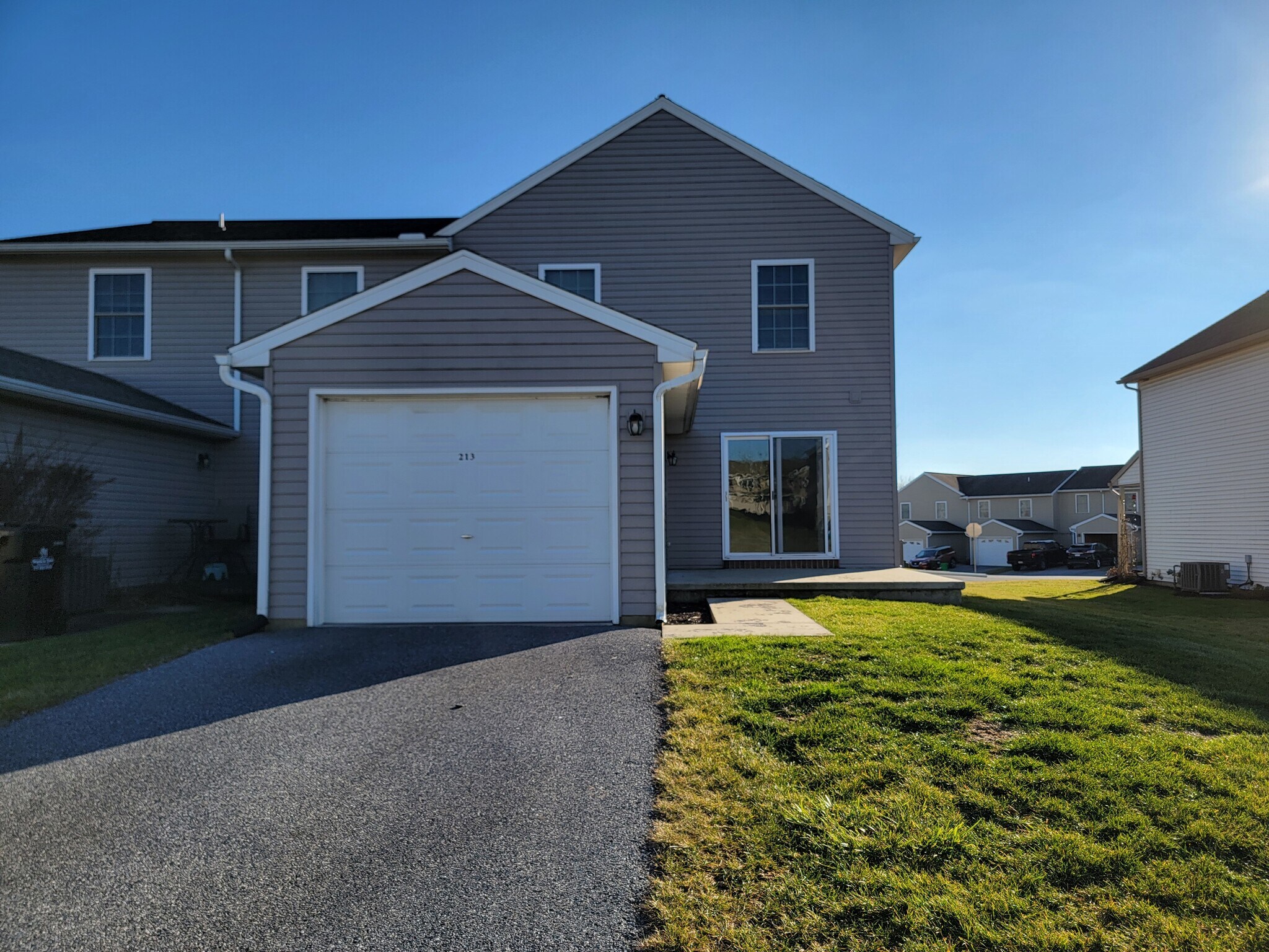 Building Photo - 213 Limestone Dr