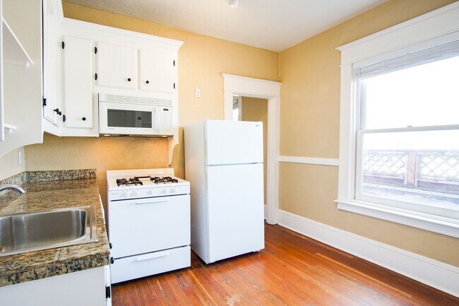 Building Photo - 1008 N Killingsworth St