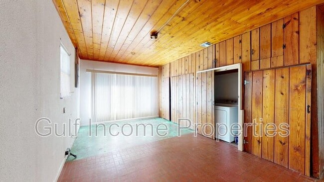 Building Photo - 3111 26th St W