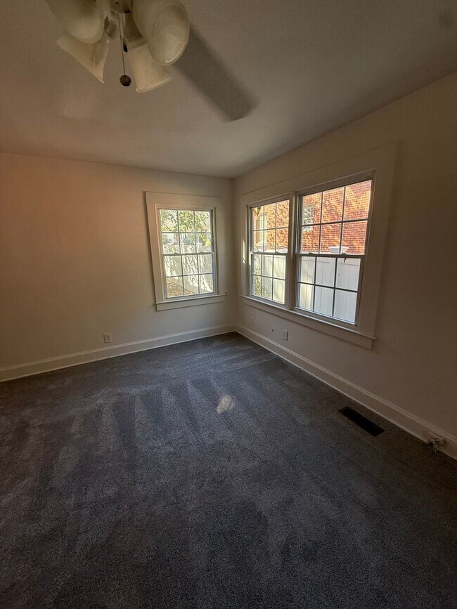 Building Photo - 0011