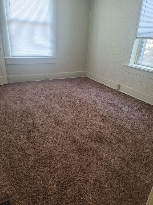 Building Photo - 1823-1825 Duplexes