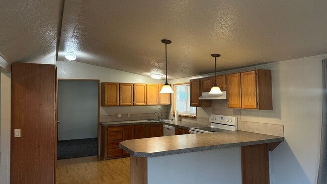 Building Photo - 3 Bedroom Manufactured Home in 55+Older