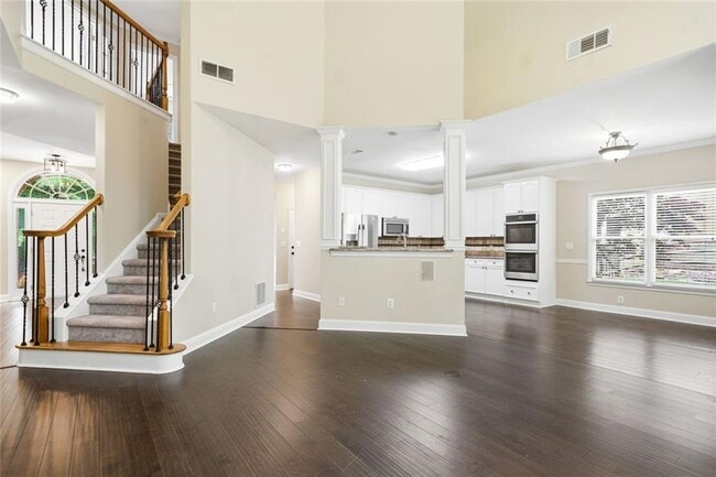 Building Photo - 2058 Woodside Park Dr