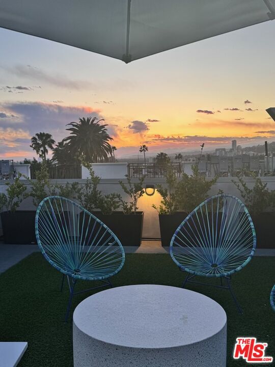 Building Photo - 857 Hayworth Ave