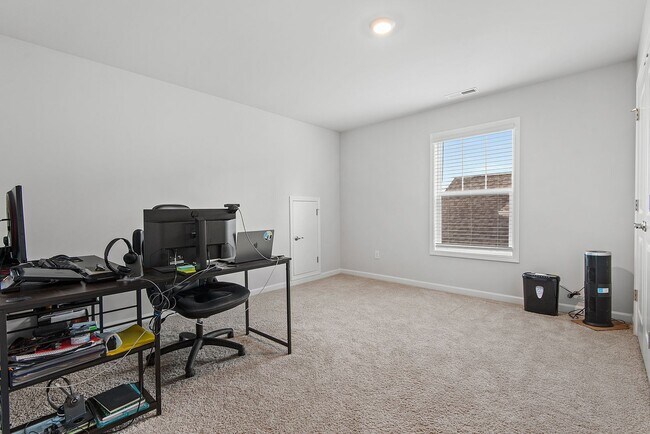 Building Photo - Stunning 4 Bed, 3 Bath Home in Durham!