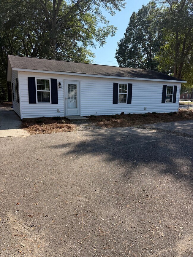 Building Photo - 963 W Carolina Ave