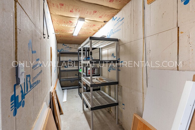 Building Photo - 692 E 180 N