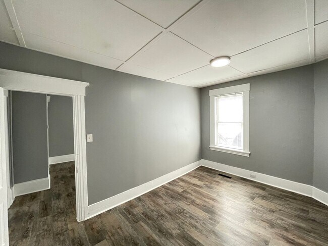 Building Photo - 421 Spruce St