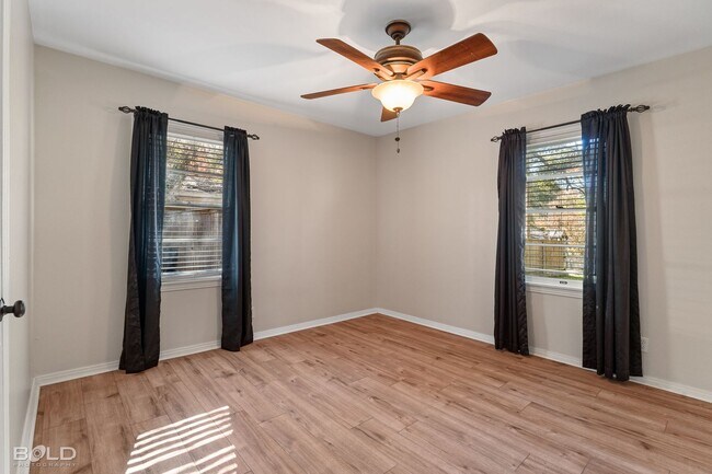 Building Photo - Cute 3 Bedroom 1.5 Bath