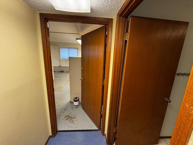 Building Photo - Silverdale Split-Level Home with Bonus Are...