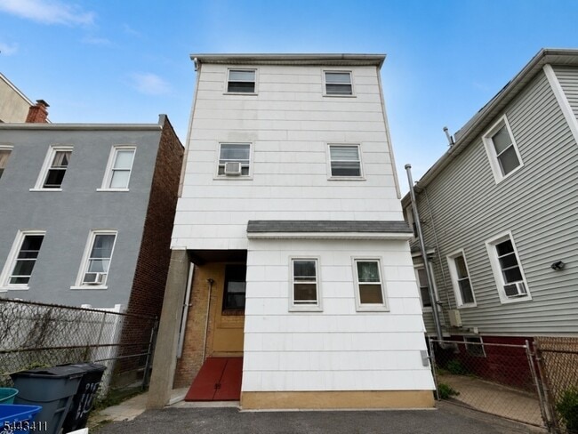 Building Photo - 115 Columbus Pl