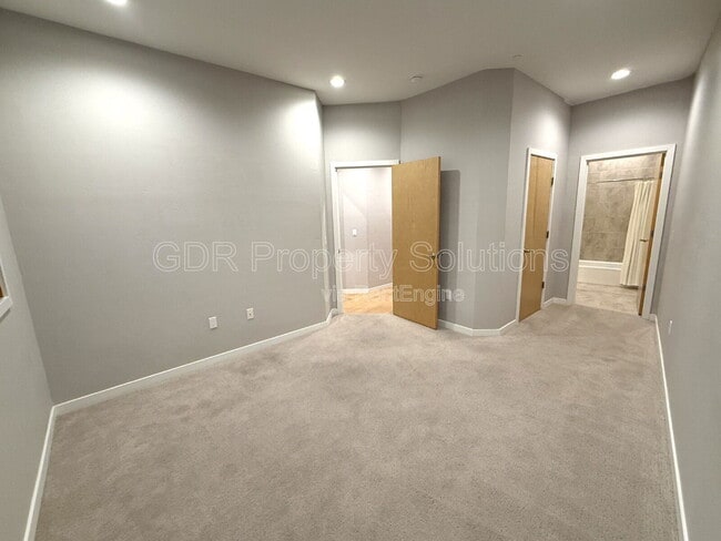 Building Photo - 3600 Central Ave SE