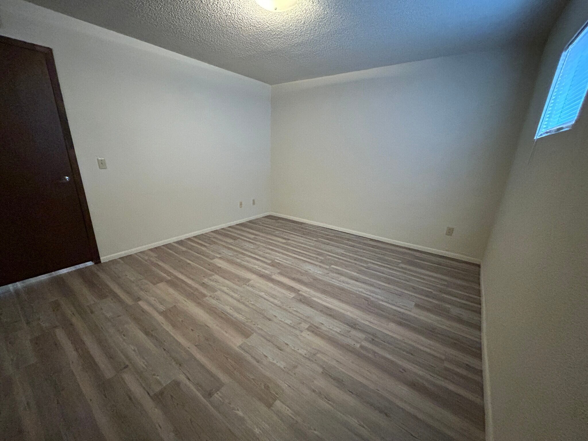 Building Photo - 2606 S Mountain View Dr