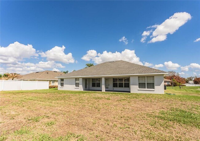 Building Photo - 233 Towhee Rd