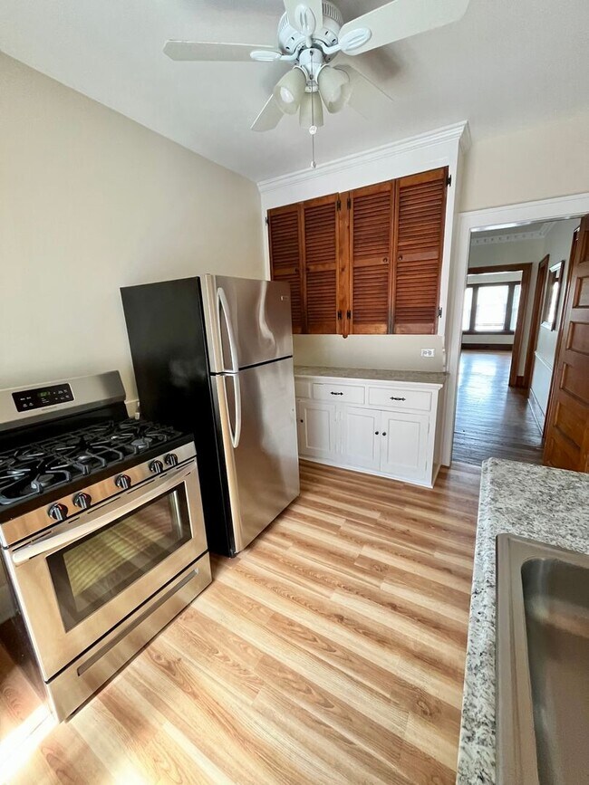 Building Photo - 1451 Hertel Ave