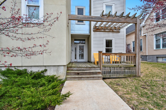 Primary Photo - 2905 N Newhall St
