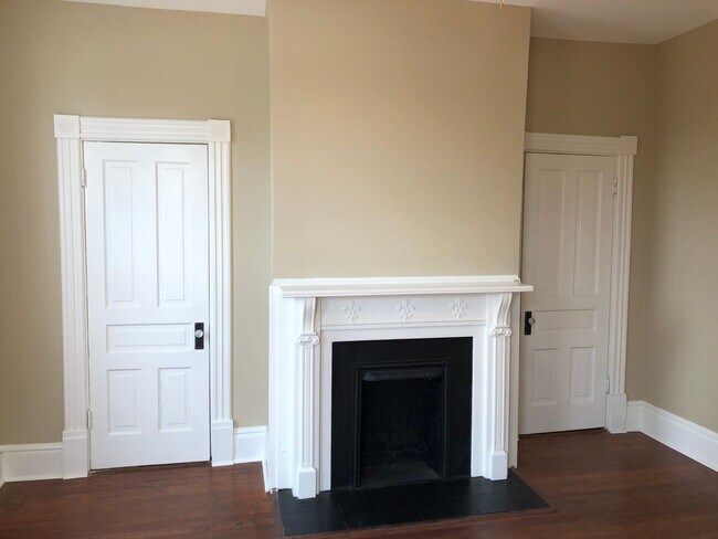 Building Photo - 411 S 8th St