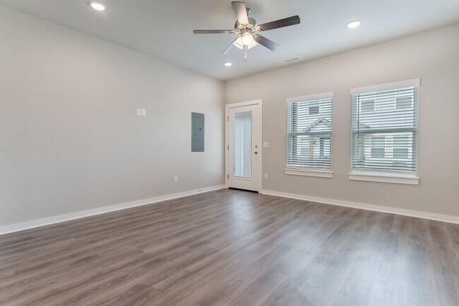 Building Photo - 2 Bedroom 2 Bathroom Home in Fayetteville, AR