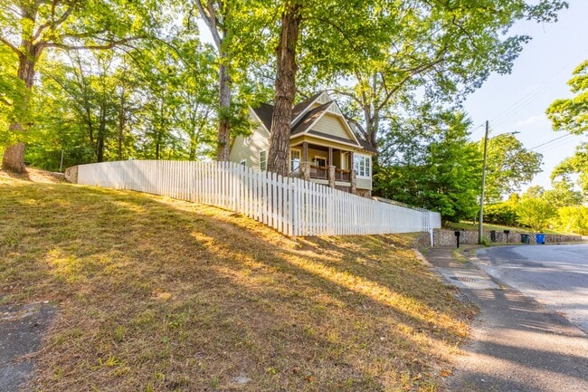Building Photo - Adorable 3 bedroom home!