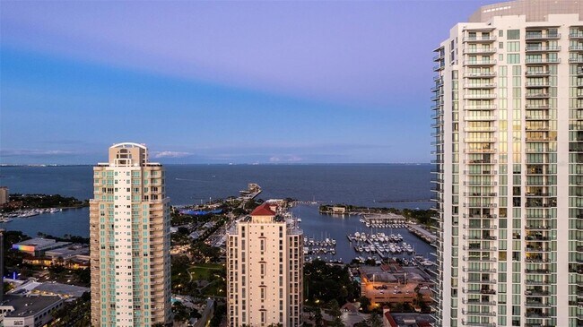 Building Photo - 225 1st Ave N