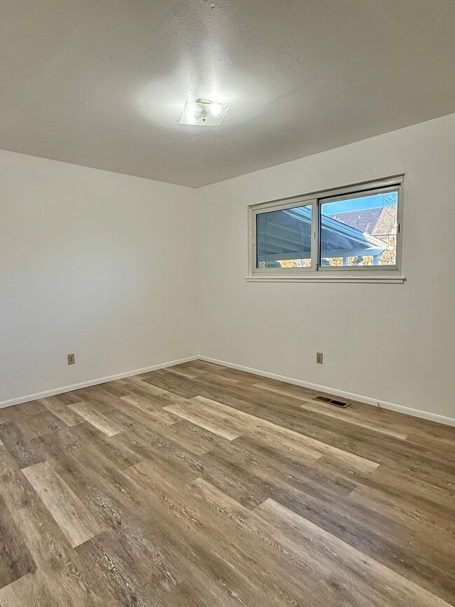 Building Photo - 2905 Scholl Dr