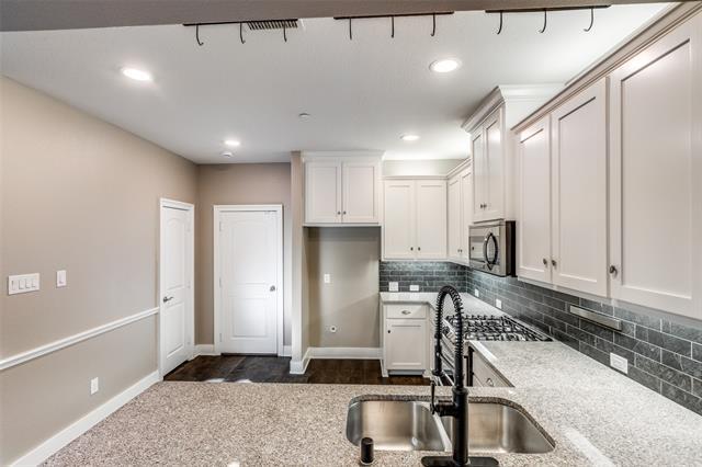 Building Photo - 5404 Locust Dr