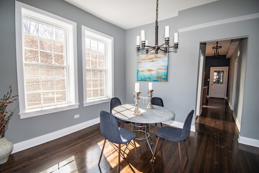 Building Photo - 518 Troy N St