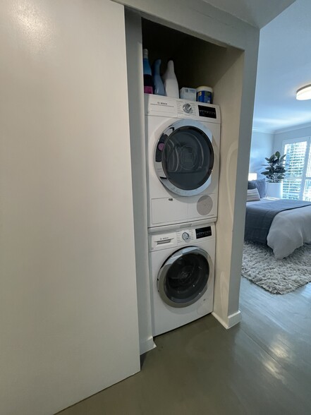In Unit Laundry - 8960 Cynthia St