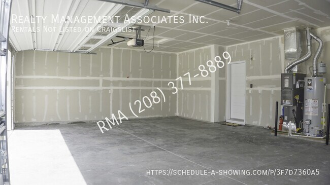 Building Photo - 11942 W Hiawatha Dr