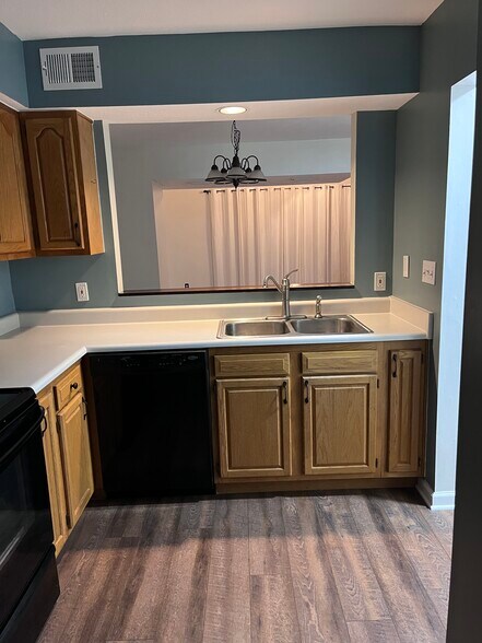 Building Photo - 304 Berrington Ct