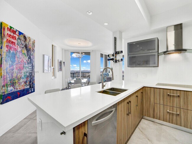 Building Photo - 888 Brickell Key Dr