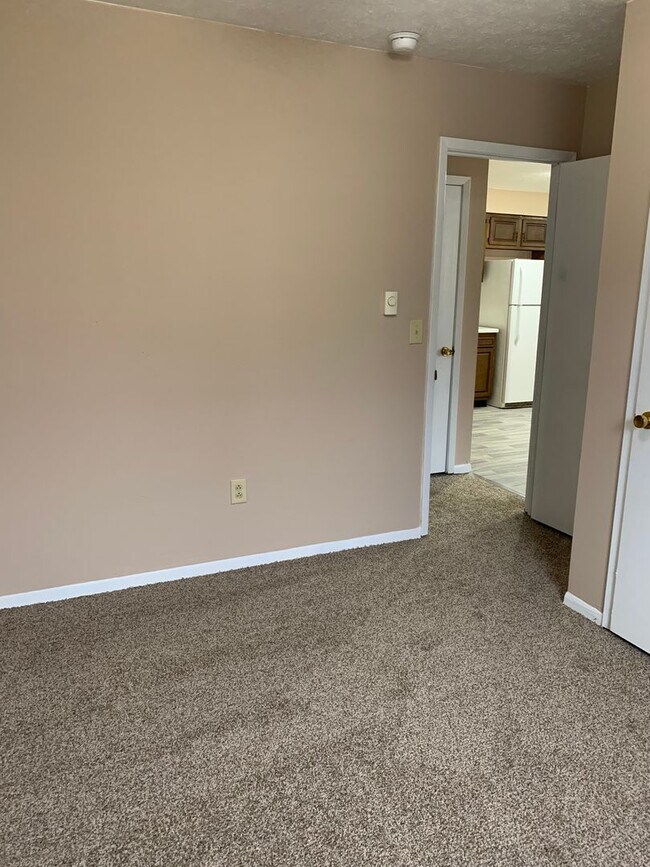 Building Photo - 3 Bedroom 1 Bath House in Davisville