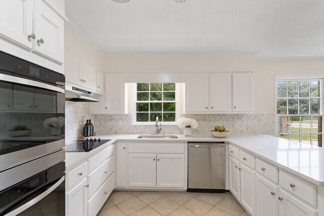 Building Photo - 2451 Belcher Dr